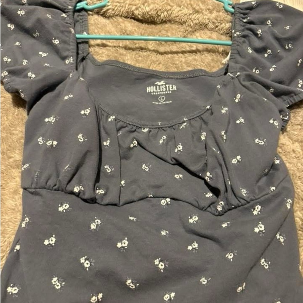 Hollister Women's Dark Gray Floral Blouse